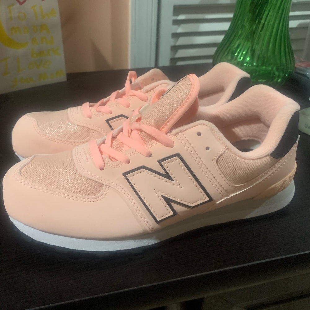 New-no box peach New Balance 574s youth size 4.5